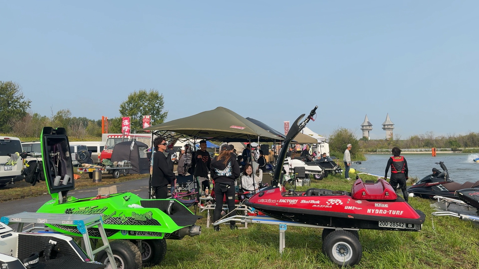 MAXGATE2026 会場の水上バイクと参加者